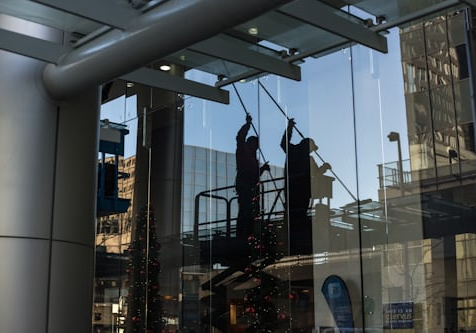 photo-1482449609509-eae2a7ea42b7?w=500&auto=format&fit=crop&q=60&ixlib=rb-4.0.3&ixid=M3wxMjA3fDB8MHxzZWFyY2h8MXx8d2luZG93JTIwY2xlYW5pbmd8ZW58MHx8MHx8fDI%3D